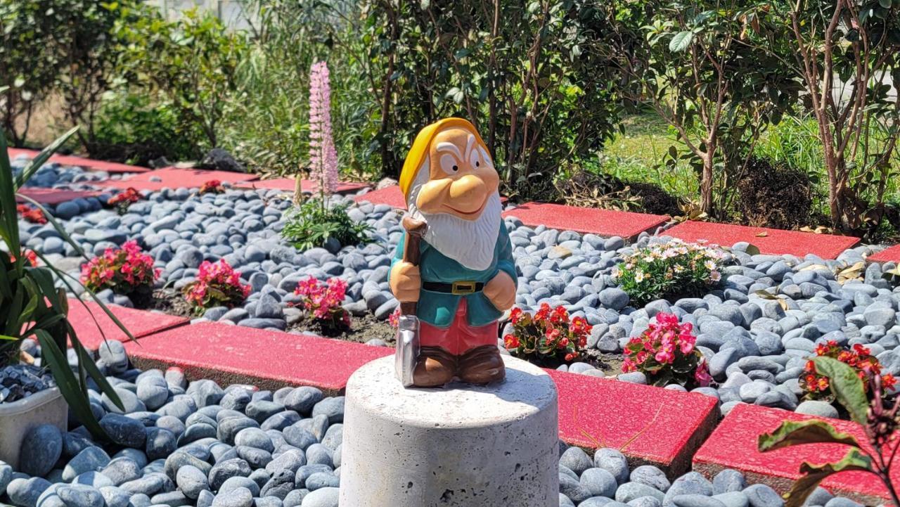 Chaopingjia Fengge Guesthouse 우지에 외부 사진