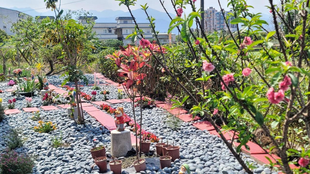 Chaopingjia Fengge Guesthouse 우지에 외부 사진