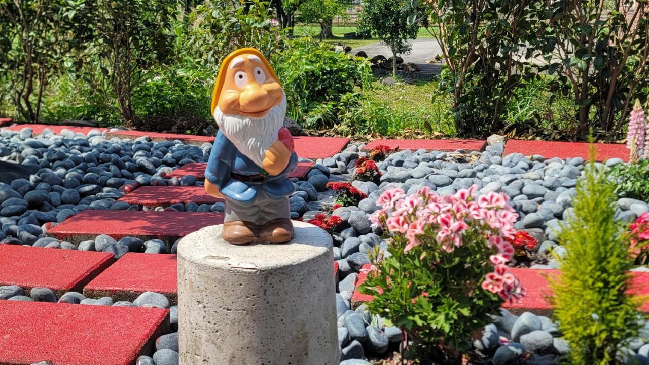 Chaopingjia Fengge Guesthouse 우지에 외부 사진
